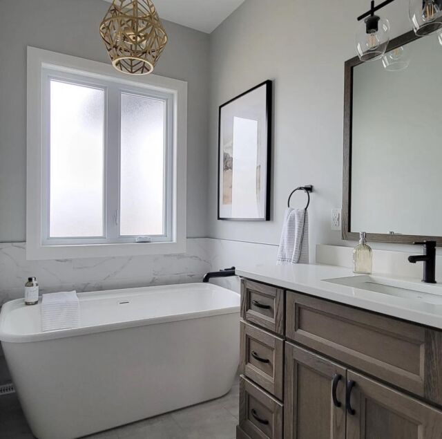 Feeling like royalty in this stunning bathroom. 👑 🛁 
@h.d.interiors 
.
.
.
#stonewoodbath #bathroomgoals #bathroomdesign #bathroomremodel #bathroomrenovation #interiordesign #homerenovation #homerenos #hometrends #bathroomsofinstagram