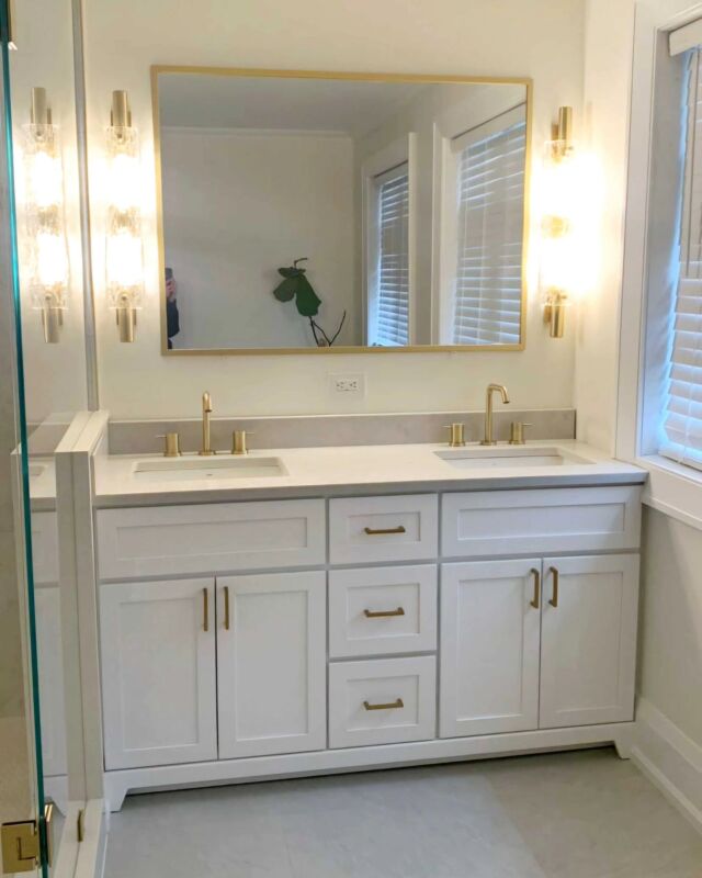 We love seeing our customers' bathroom transformations 🥰

Check out this stunning bathroom renovation featuring our vanity. Thank you, Janet, for sharing your beautiful space with us 🛁💫

If you've done a bathroom renovation that features our vanities, please feel free to share it with us.

#stonewoodbathcabinetry #bathroomdesign #bathroomreno #bathroomrenovation