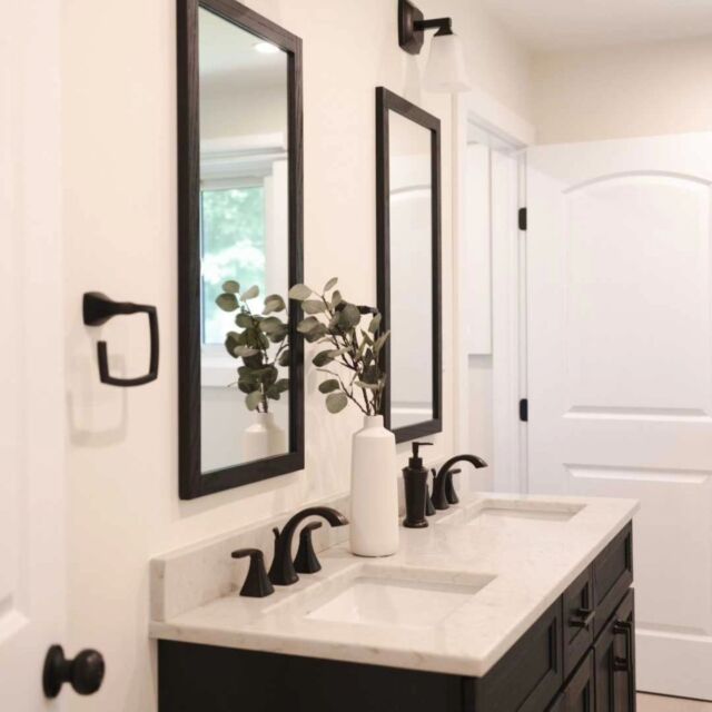 Say hello to your dream bathroom! This stunning renovation features one of our vanities, bringing elegance and functionality together.

@homehardwarelloyd 

#bathroomdesign #bathroomreno #stonewoodbathcabinetry #bathroomtransformation